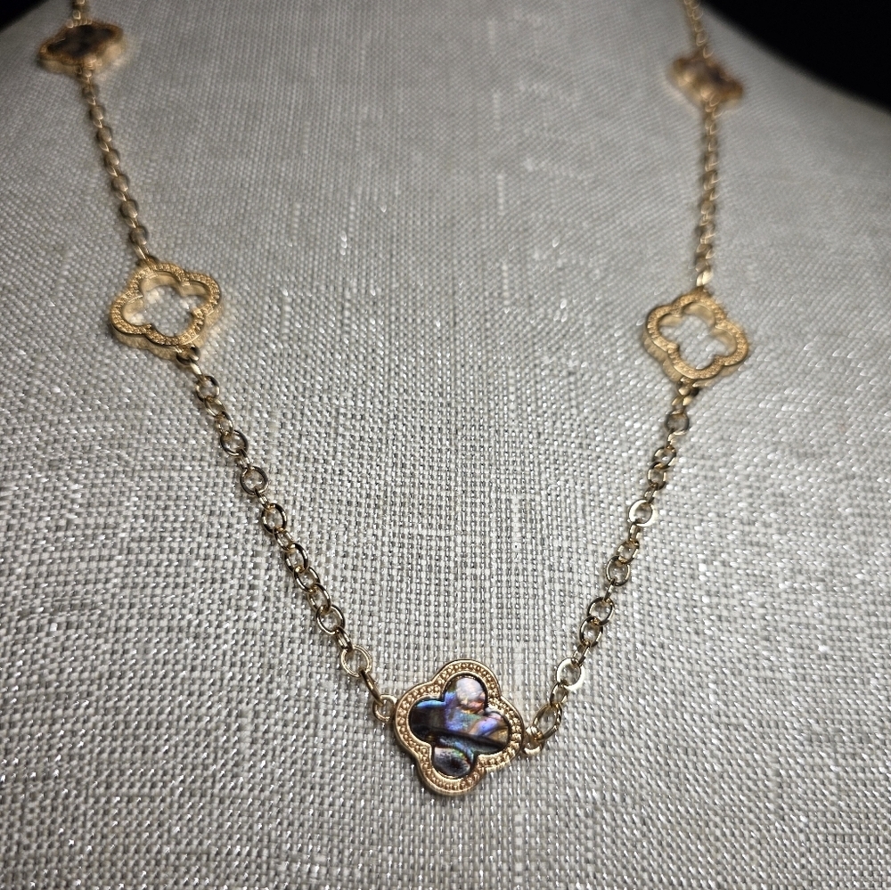 T Tahari Elegant Gold Flower Necklace 24" Adjust - Picture 5 of 10